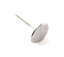 Flower nail as heat conduct for even baking
